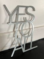 « Yes to all » de Sylvie Fleury